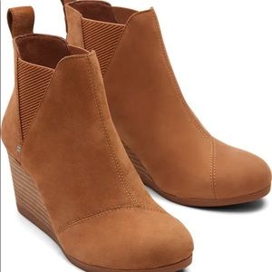 TOMS Kelsey Wedge Bootie in color medium brown size 8
